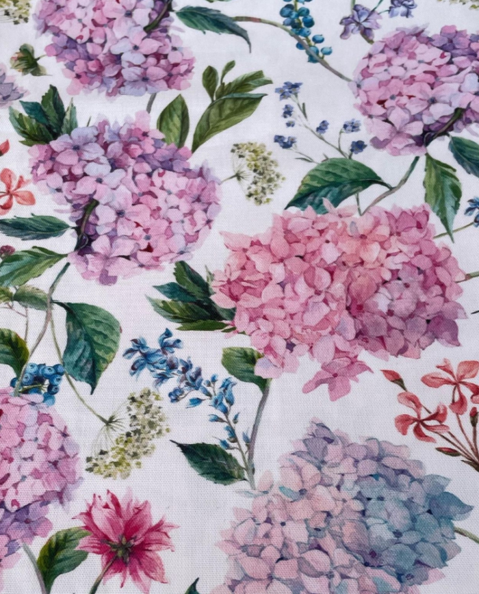 Tela Flores con pétalos rosas